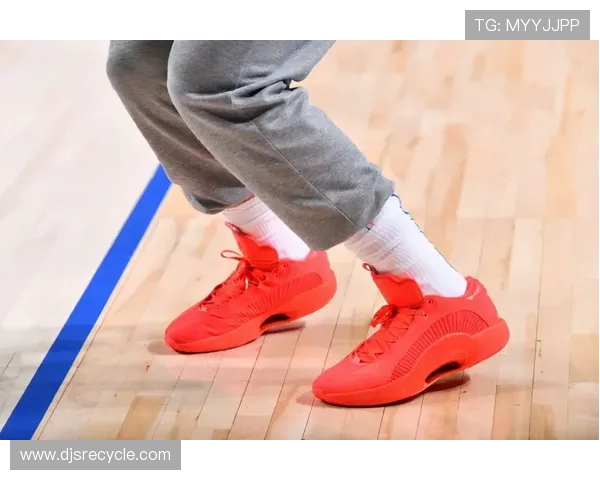 圣诞大战将至库里暗示战靴创意引爆赛场期待升级球迷热议焦点